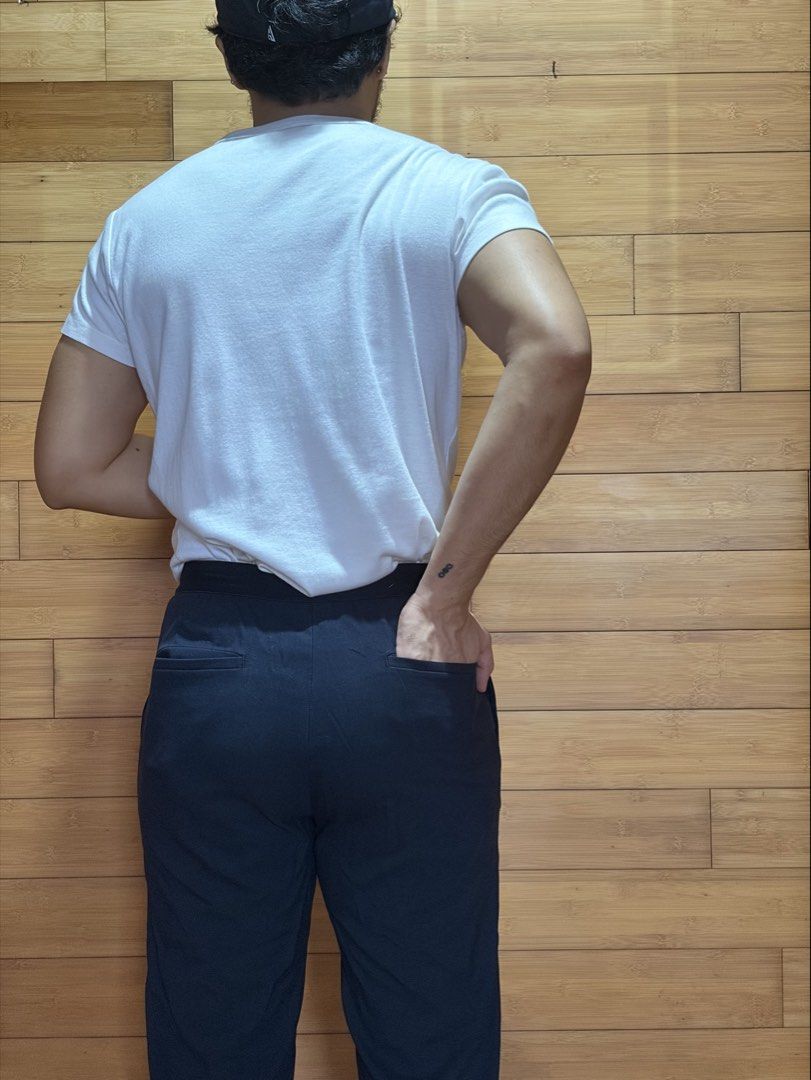 Uniqlo Navy Blue Pants (Category: Other Bottoms) located in Las Pinas. Submitted by cmrqz (Listing ID 1463369745, Image 3). Description: - Navy blue trousers - Straight leg cut - Back pockets - High waisted design.