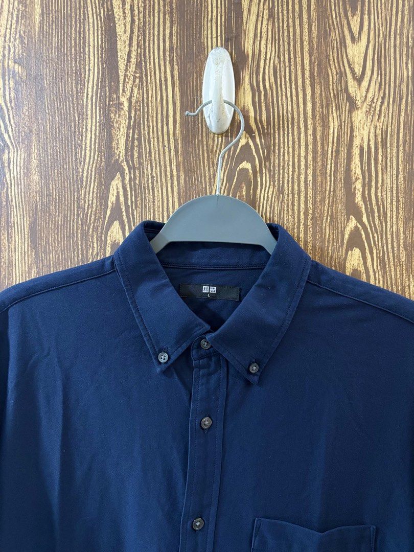 UNIQLO Navy Button-Down Shirt (Category: Tshirts & Polo Shirts ) located in Makati City. Submitted by closet_by_mka (Listing ID 1463518261, Image 2). Description: UNIQLO Navy Button-Down Shirt ✨ Only worn a few times — super good condition! Such an easy everyday staple! 💙 Classic navy color that goes with practically everything and can easily be dressed up or down. • Button-down collar • Short sleeves • Front chest pocket • Full button closure •