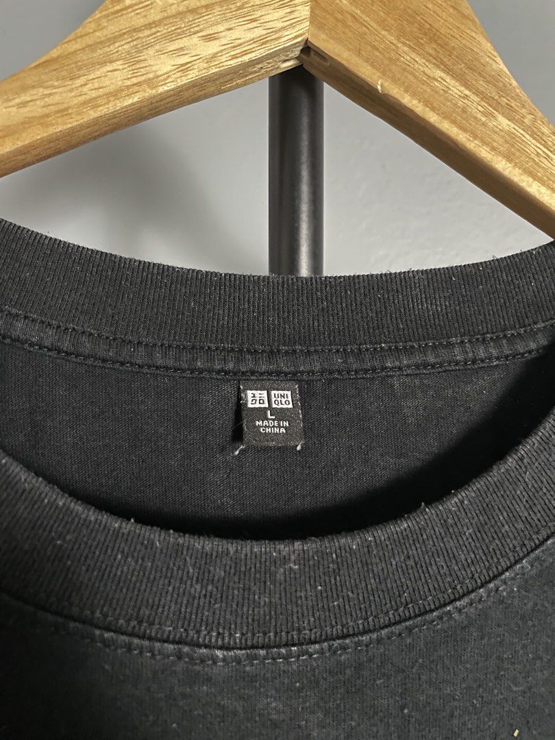 Uniqlo Pocket Tee Plain black (Category: Tshirts & Polo Shirts ) located in Cagayan de Oro. Submitted by providence.ph (Listing ID 1463458010, Image 3). Description: Uniqlo Pocket Tee Plain black Size on tag: L Length: 29 inch Shoulder width: 20.5 inch Chest width: 23 inch Conditions rate: 9.5/10 Color rate: 10/10 ———————————- Mine - ₱200 Steal - ₱249 Grab - ₱299 PS: Grab will automatically yours with free shipping fee. MOP: G-cash +shipping fee 