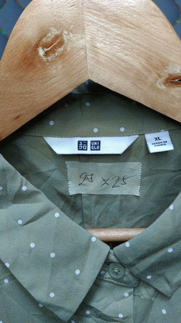 Uniqlo Polka Dot Short Sleeve (Category: Shirts) located in Manila. Submitted by zariyah.1986 (Listing ID 1463329686, Image 2). Description: - Uniqlo Short Sleeve Shirt - Size: XL - Color: Green with white polka dots - Style: Button-up front - Origin: Made in China - Perfect for casual wear.