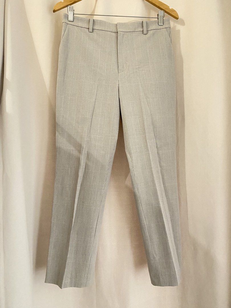 Uniqlo Smart Ankle Pants (Category: Other Bottoms) located in Iloilo. Submitted by shopfromhomeph.co (Listing ID 1463355554, Image 1). Description: .