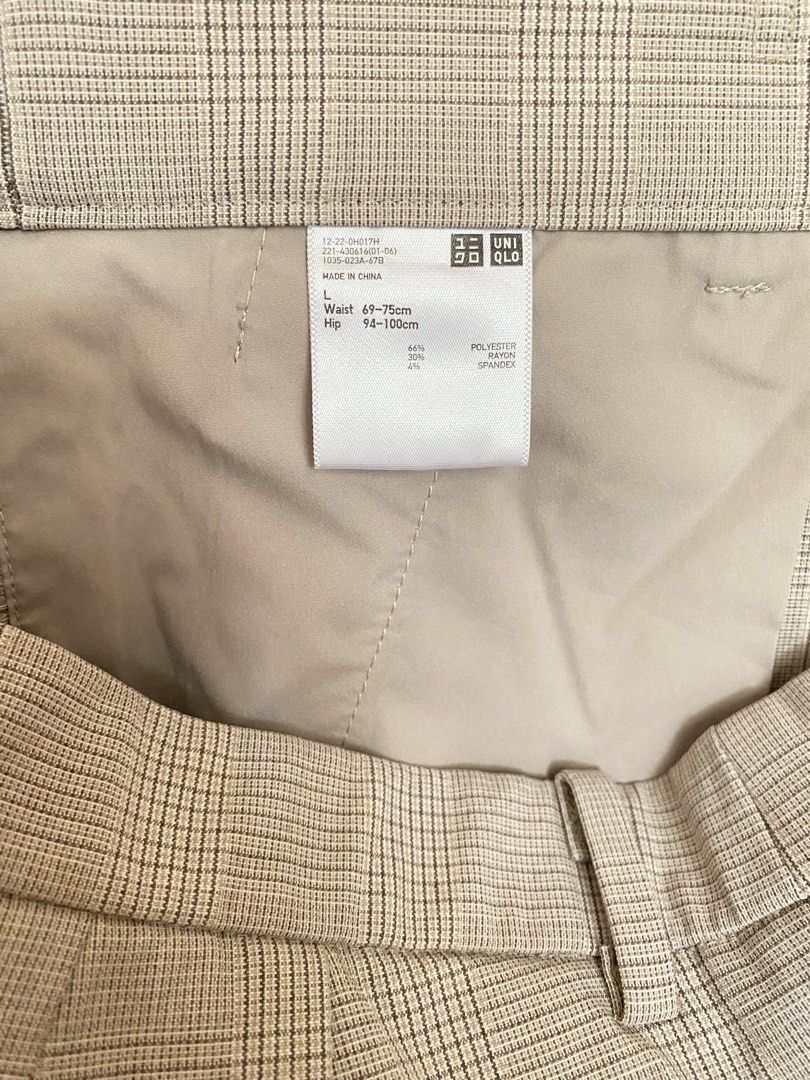 Uniqlo Smart Ankle Pants (Category: Other Bottoms) located in Iloilo. Submitted by shopfromhomeph.co (Listing ID 1463355554, Image 2). Description: .