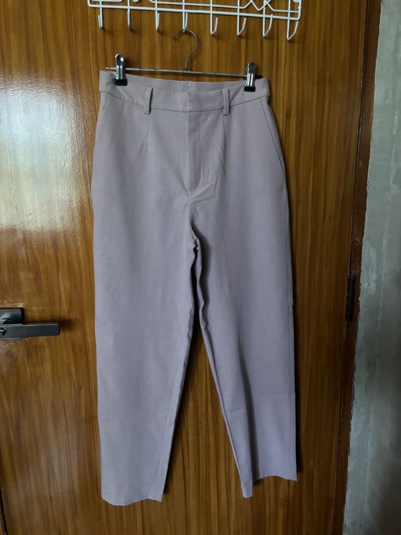 UNIQLO SMART ANKLE PANTS - PINK (Category: Other Bottoms) located in Caloocan City. Submitted by galorylem99656 (Listing ID 1463333247, Image 2). Description: UNIQLO SMART ANKLE PANTS - PINK ✨ Condition: Like New 📌 Reason for Selling: Decluttering PRODUCT DETAILS Brand: UNIQLO Type: Smart Ankle Pants Color: Pink (actual color may vary slightly depending on lighting) Size: Small Waist: 60–66 cm Hip: 85–91 cm TRANSACTION & DELIVERY 📦 Shipping: Vi