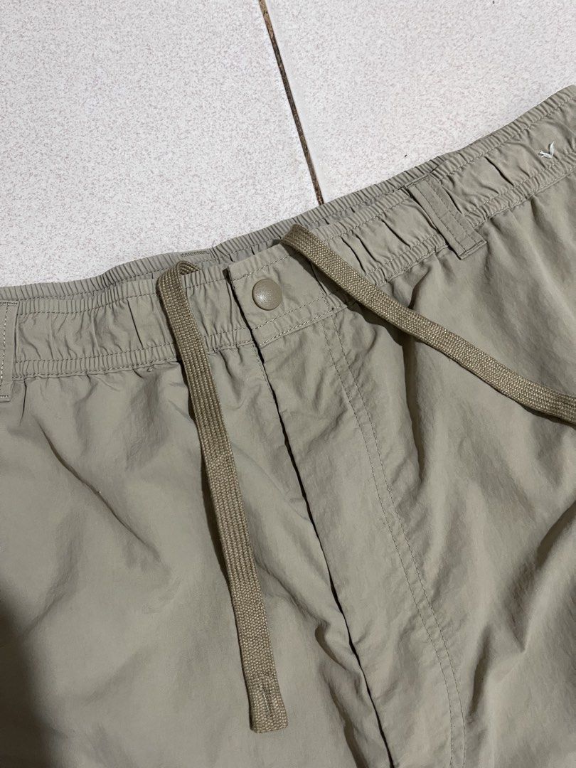 Uniqlo U Parachute Cargo Pants (Category: Shorts) located in Cavite. Submitted by s1nglest1tch.ph (Listing ID 1463477610, Image 3). Description: Size XL on tag 32-38 waist 21 length Excellent used condition No issue.