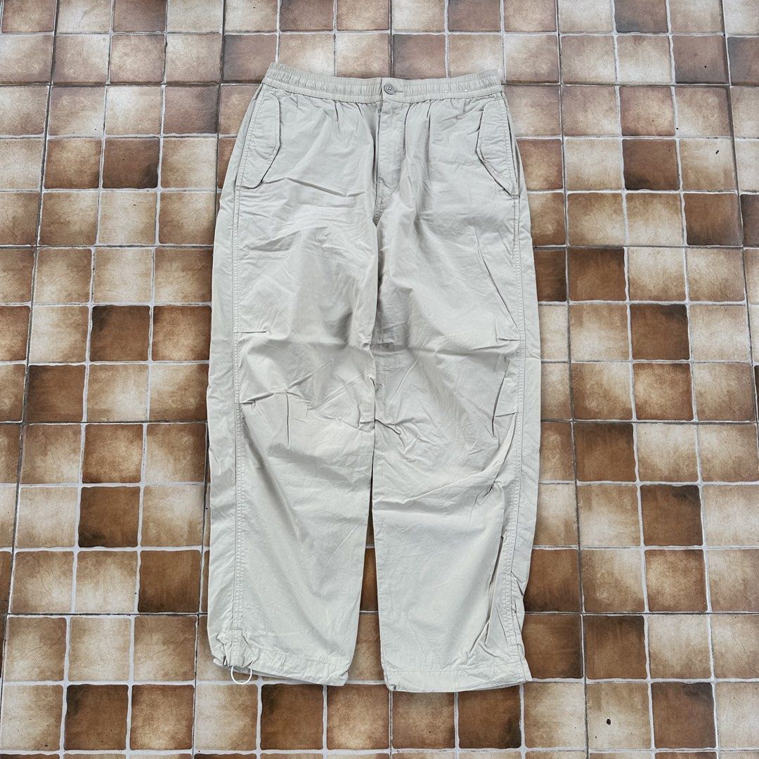 Uniqlo Utility Pants (Category: Joggers) located in Manila. Submitted by 1428.collective (Listing ID 1463388135, Image 1). Description: Uniqlo Utility Pants size: Medium Width: 16.5 Length: 42 Leg Hole: 9 Excellent Condition 850 + SF 📍North Caloocan.