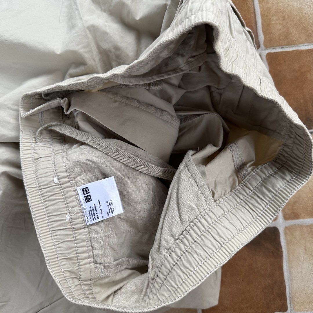Uniqlo Utility Pants (Category: Joggers) located in Manila. Submitted by 1428.collective (Listing ID 1463388135, Image 2). Description: Uniqlo Utility Pants size: Medium Width: 16.5 Length: 42 Leg Hole: 9 Excellent Condition 850 + SF 📍North Caloocan.