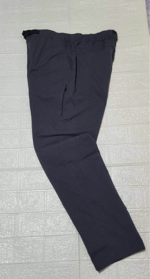 Uniqlo Utility pants medium (Category: Trousers) located in San Pablo. Submitted by shenettdaily (Listing ID 1463439004, Image 1). Description: Uniqlo Utility Pants Excellent Condition Dimes: W-32-34 / L-40 Price: 800 + SF Color May Slightly Vary Due to Photographic Lighting Sources Location: San Pablo City, Laguna First to Pay policy No Reservations MOP Gcash/ Pick up J&T courier ❌COD/COP PM/DM for faster transaction thanks.