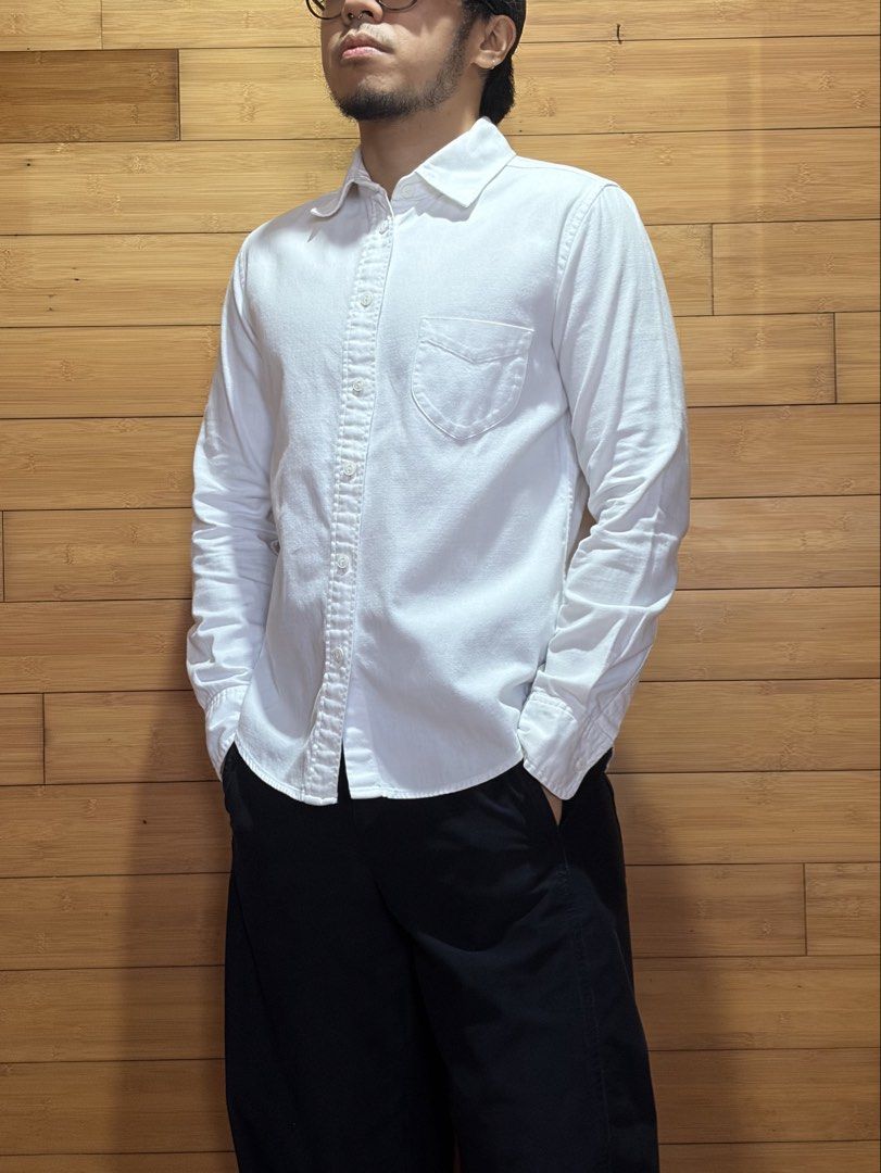 Uniqlo White Button Down Pocket Shirt (Category: Shirts) located in Las Pinas. Submitted by cmrqz (Listing ID 1463357188, Image 2). Description: - Uniqlo White Button-Down Shirt - Front pocket - Yellow stains at collar (can still be washed off) - Thick comfy fabric .