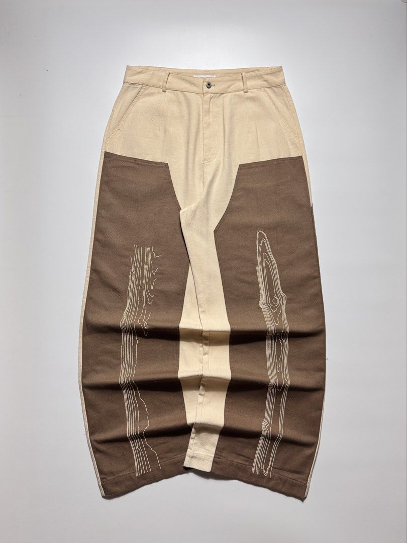 UNIQUE DOUBLE KNEE BAGGY PANTS (Category: Jeans) located in Cebu City. Submitted by firenzegallery (Listing ID 1463466531, Image 1). Description: •Waist: 34 •Thigh: 15 •Length: 43 •Hem: 12 •Condition: 9.5 •Issue(s): none .