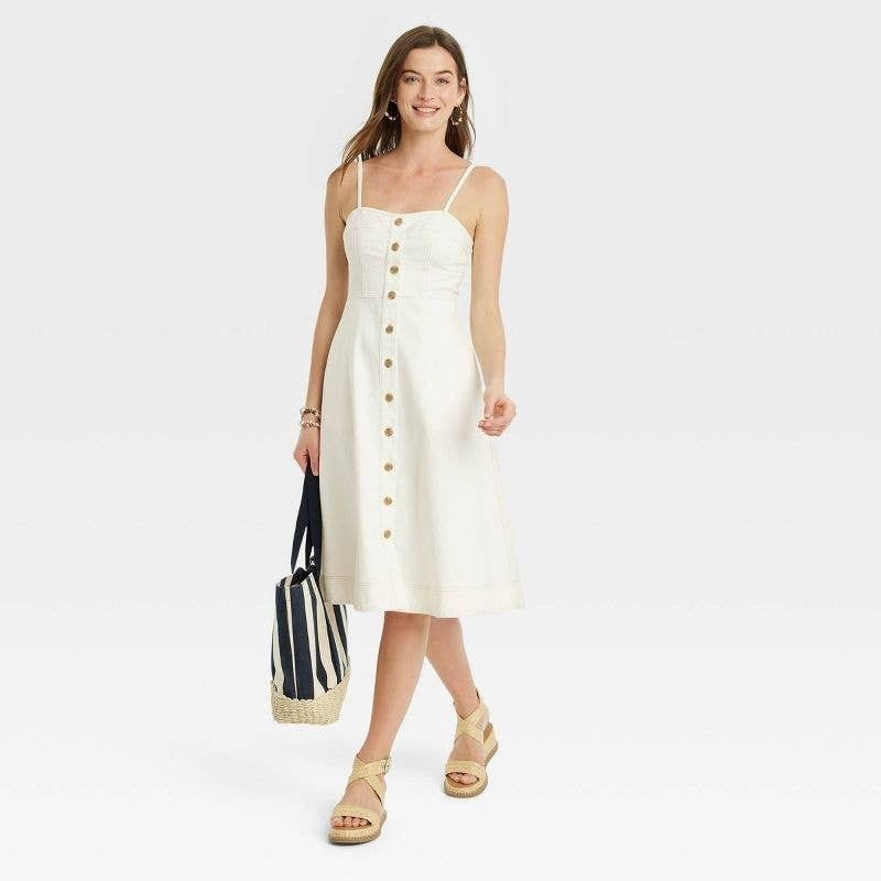 Universal Thread Denim Corset Dress (Category: Dresses) located in Pagudpud. Submitted by altheacee063978 (Listing ID 1463371327, Image 1). Description: .