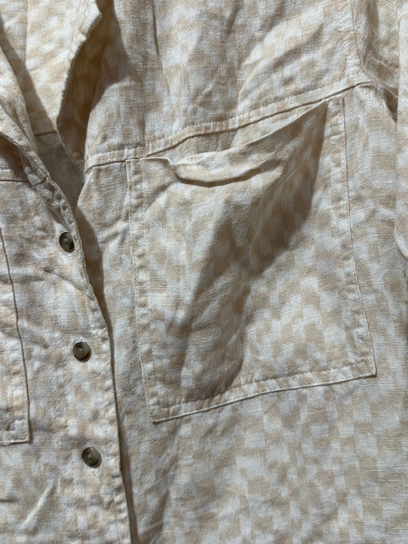 Universal Thread Linen Blend Checkered Button-Up Shirt (Category: Shirts) located in Cainta. Submitted by everywonchil (Listing ID 1463460161, Image 2). Description: - Short sleeve button-up shirt - Classic checkered pattern - Two chest pockets with button closure - Comfortable linen blend fabric - Ideal for casual wear - needs to be ironed.
