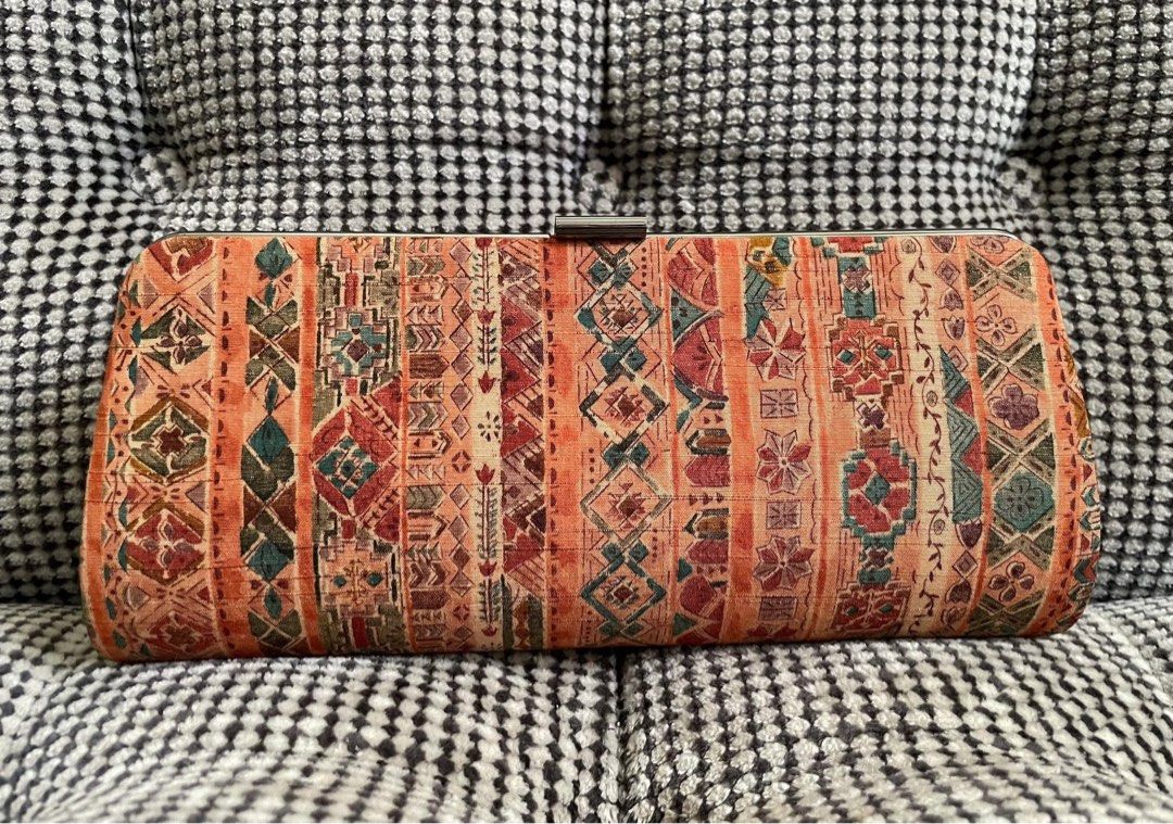 Unused Beautiful Hard Case clutch (Category: Clutches) located in Bulacan. Submitted by thriftbagcollections (Listing ID 1463440657, Image 1). Description: Unused Beautiful Hard Case Cloth Clutch,Approx;H-4”W-9”.