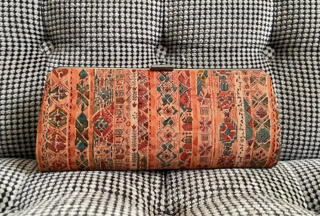 Unused Beautiful Hard Case clutch (Category: Clutches) located in Bulacan. Submitted by thriftbagcollections (Listing ID 1463440657, Image 2). Description: Unused Beautiful Hard Case Cloth Clutch,Approx;H-4”W-9”.