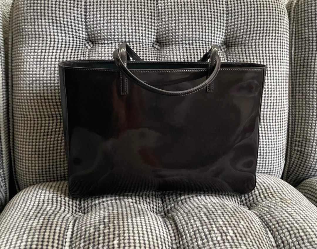 Unused Foxey patent leather shoulder bag (Category: Shoulder Bags) located in Bulacan. Submitted by thriftbagcollections (Listing ID 1463459018, Image 2). Description: Unused Foxey patent leather shoulder bag with dustbag,dark brown color.Approx:H-4.3”W-8.5”D-2.5”.