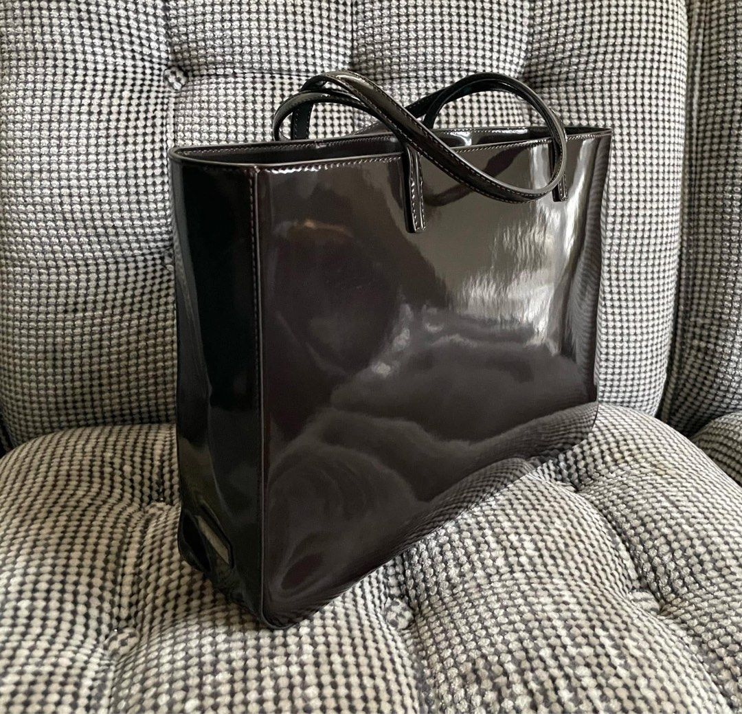 Unused Foxey patent leather shoulder bag (Category: Shoulder Bags) located in Bulacan. Submitted by thriftbagcollections (Listing ID 1463459018, Image 3). Description: Unused Foxey patent leather shoulder bag with dustbag,dark brown color.Approx:H-4.3”W-8.5”D-2.5”.