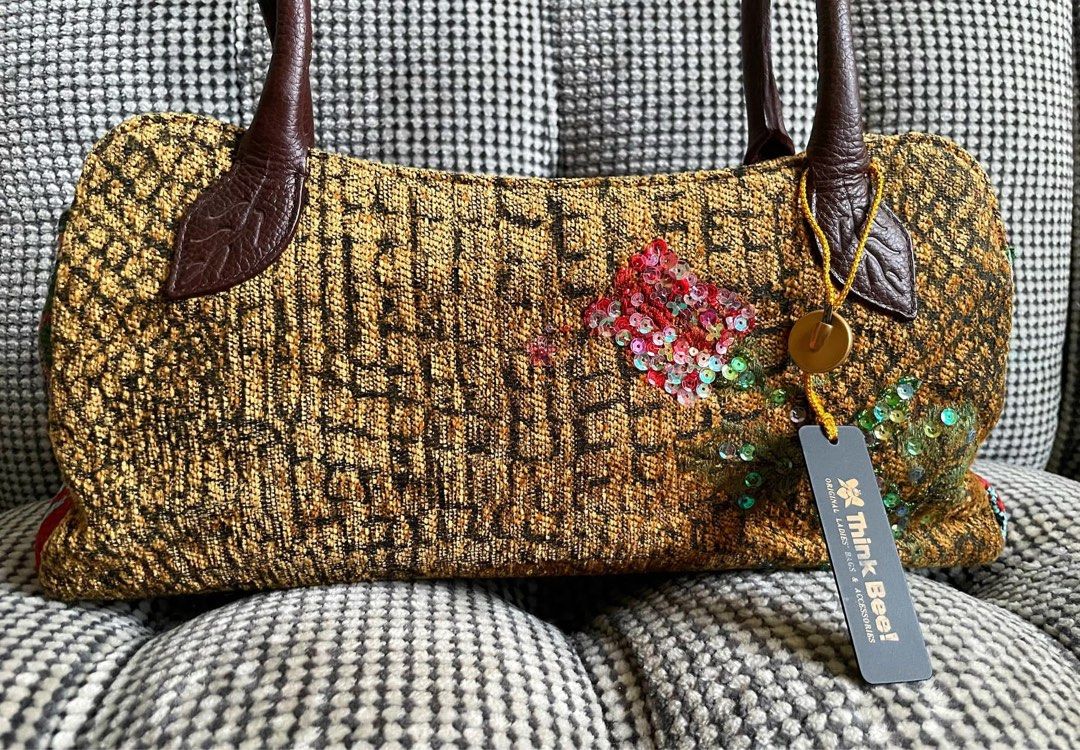 Unused Original Think Bee Shoulder (Category: Shoulder Bags) located in Bulacan. Submitted by thriftbagcollections (Listing ID 1463459391, Image 3). Description: Unused Original Think Bee Shoulder bag,Approx;H-6”W-12.5”D-3.5” handle 7.5” Php1,950.