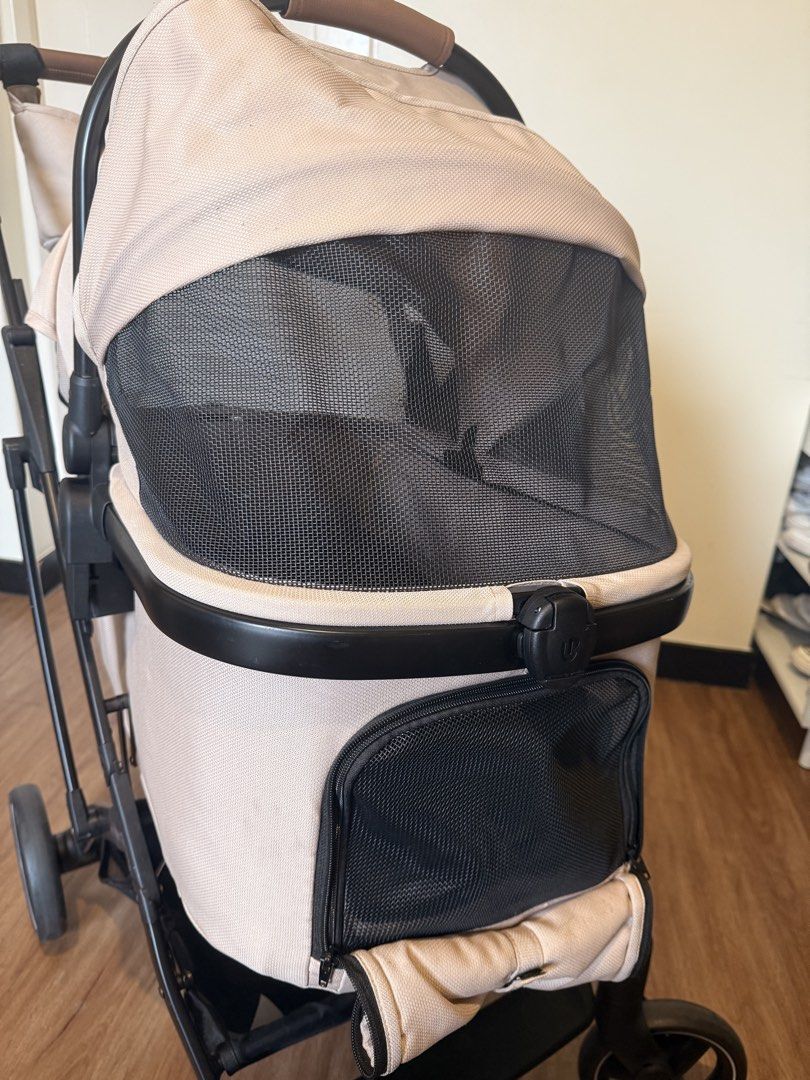Uppapets Aroa Plus - Beige (Category: Homes & Other Pet Accessories) located in Mabalacat. Submitted by 7zdggvyjwv (Listing ID 1463420494, Image 3). Description: Uppapets Aroa Plus pet strollert in beige. Features mesh windows, storage basket, and a detachable bassinet. Folds for easy storage. Perfect for walks with your pet!.