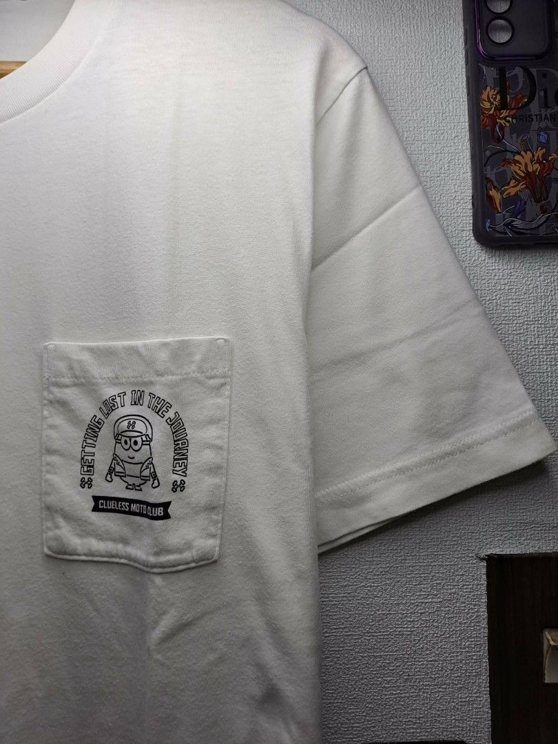 UT Uniqlo x Minions Pocket Tee (Category: Tshirts & Polo Shirts ) located in Manila. Submitted by yaseen__73 (Listing ID 1463410216, Image 2). Description: White Uniqlo UT Minions collaboration graphic pocket T-shirt featuring a small character print on the left chest pocket. Wearing Size : Large on Tag Dimensions : See Photo Color Rate : 9.9/10 Needs Re - Wash In Excellent Condition 400.00 Shipped Via J&T Express Around Metro Manila MOP : G C A 
