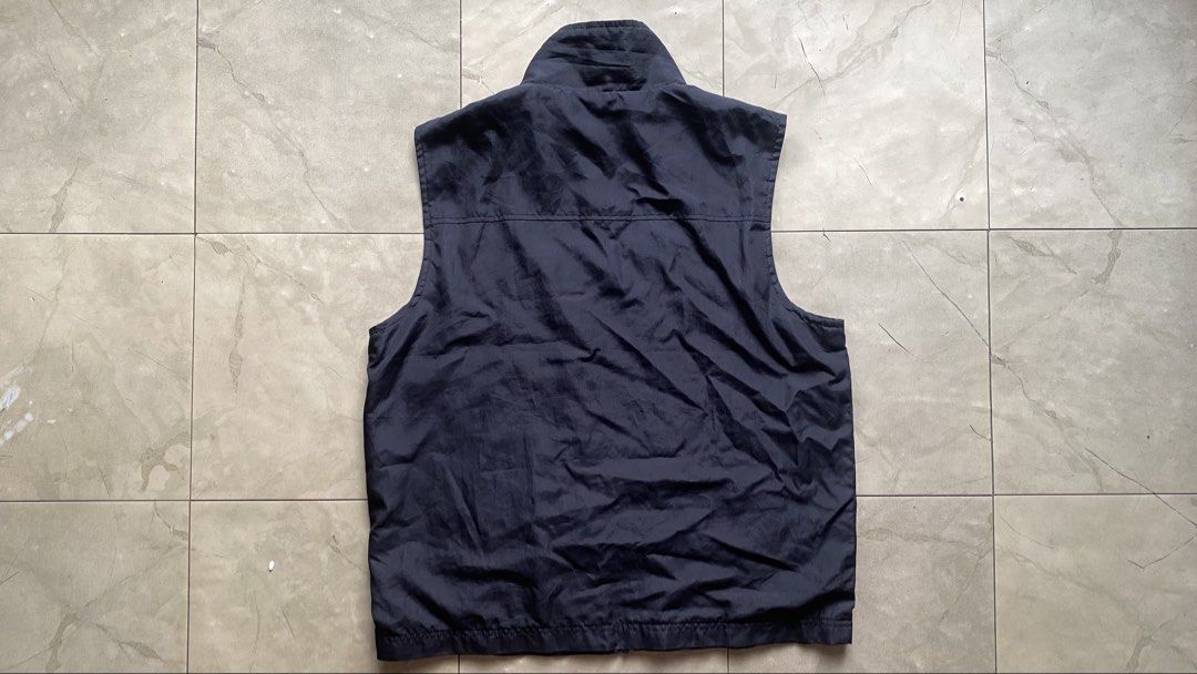 Utility Zip-Up Tactical Vest (Category: Vests) located in Cabuyao City. Submitted by kekjct (Listing ID 1463398015, Image 2). Description: Condition: 10/10 (No brand, no wash tag) Size: 21” Pit-to-Pit × 26” Length Color: Black Details: • High stand collar with full-front zip closure • Concealed inner zippered chest pocket for secure storage • Clean minimalist exterior paneling with front side hand pockets • Lightweight woven nylon/polyester fabri