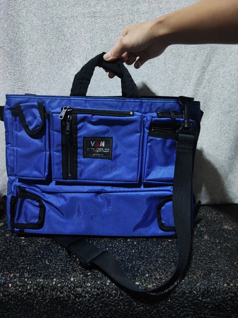 VAN Reversible 2-Way documentBag (Category: Luxury Bags & Wallets) located in Baguio. Submitted by ozara.06 (Listing ID 1463538787, Image 1). Description: Van 2 way reversible document bag Excellent condition 600.