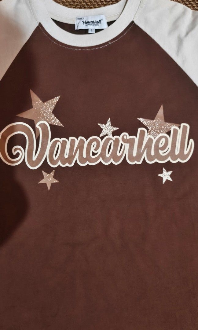 Vancarhell Shirt (Category: Tshirts & Polo Shirts ) located in Mandaue City. Submitted by kulasyow (Listing ID 1463363835, Image 3). Description: Vancarhell Shirt Good Condi Issue: May Tipak sa print. Check photo Dimes: 22.5x28.5 Cebu Loc.