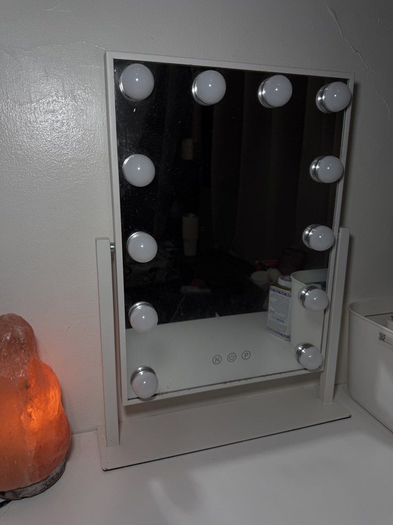 Vanity mirror 12bulbs (Category: Home Improvement Tools & Accessories) located in Manila. Submitted by biancscstll (Listing ID 1463453349, Image 1). Description: Nawawala yung original charger pero merong replacement. Lightly used, issue is di na naaadjust yung brightness pero napapalitan naman ng warm and cool light.