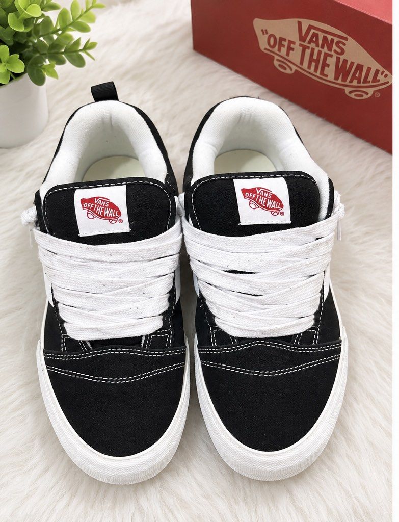 Vans Knu Skool (Category: Sneakers) located in Manila. Submitted by baileyyy105 (Listing ID 1463462726, Image 1). Description: Like new bought in Barcelona.