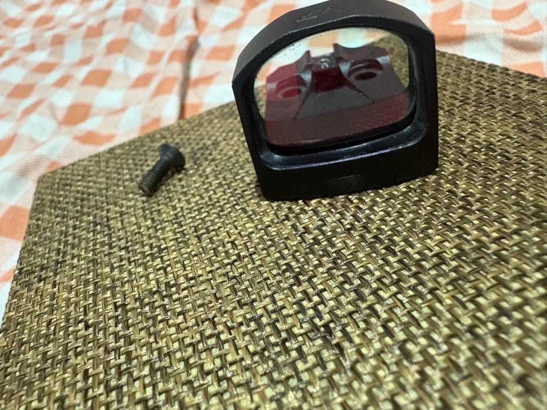 Vector optics (Category: Accessory Holder, Box & Organizers) located in Manila. Submitted by nostrav (Listing ID 1463501370, Image 2). Description: Vector optics Nakalagay dati sa glock 43x As is benta lang po unit and 1 screw only issue is kulang 1 screw ₱8,000 Manila location .
