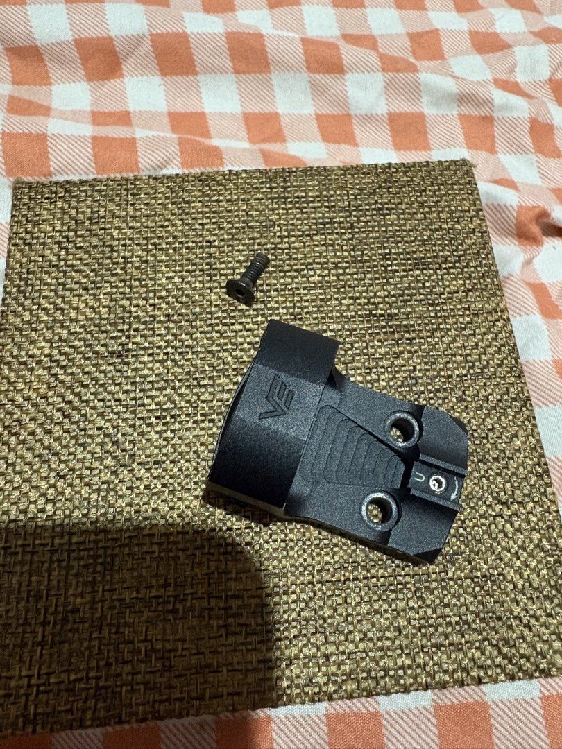 Vector optics (Category: Accessory Holder, Box & Organizers) located in Manila. Submitted by nostrav (Listing ID 1463501370, Image 1). Description: Vector optics Nakalagay dati sa glock 43x As is benta lang po unit and 1 screw only issue is kulang 1 screw ₱8,000 Manila location .