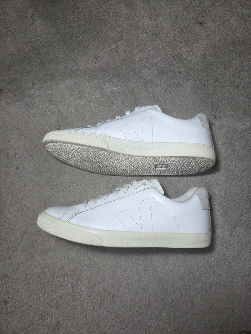 Veja (Category: Sneakers) located in Quezon City. Submitted by selling4acause (Listing ID 1463503401, Image 3). Description: .