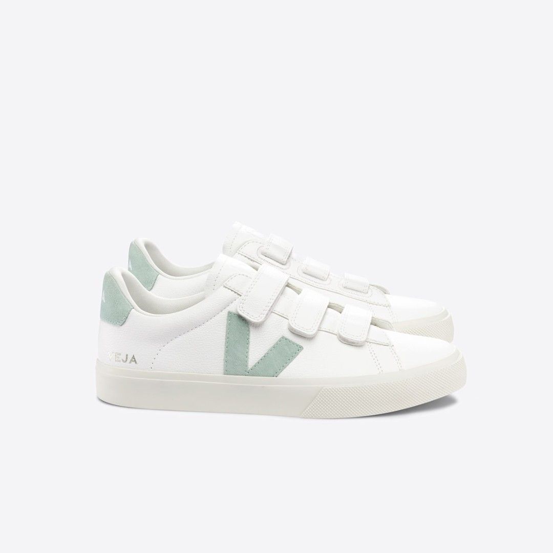Veja Recife Logo Chromefree Sneakers (Category: Sneakers) located in Santa Rosa. Submitted by paupauness (Listing ID 1463471138, Image 1). Description: Veja Recife Logo Chromefree Sneakers Colorway: Extra White/Match Women's EU 36 / US 5 RFS : Decluttering. Only worn ONCE. Stain on the V logo sa side (see pic). NO box. MOP: Gcash or Bank Transfer Buyer to shoulder SF Shipping via J&T from Sta. Rosa, Laguna SF depends on location - to be checked s