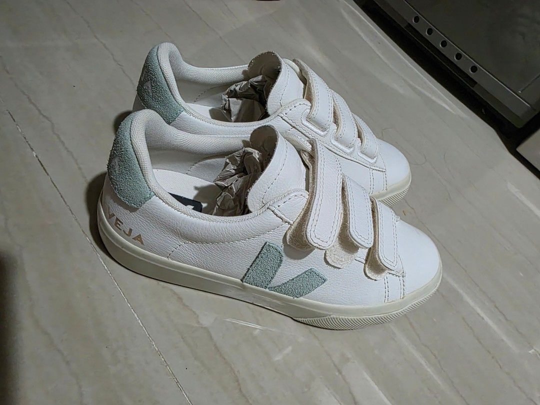 Veja Recife Logo Chromefree Sneakers (Category: Sneakers) located in Santa Rosa. Submitted by paupauness (Listing ID 1463471138, Image 2). Description: Veja Recife Logo Chromefree Sneakers Colorway: Extra White/Match Women's EU 36 / US 5 RFS : Decluttering. Only worn ONCE. Stain on the V logo sa side (see pic). NO box. MOP: Gcash or Bank Transfer Buyer to shoulder SF Shipping via J&T from Sta. Rosa, Laguna SF depends on location - to be checked s