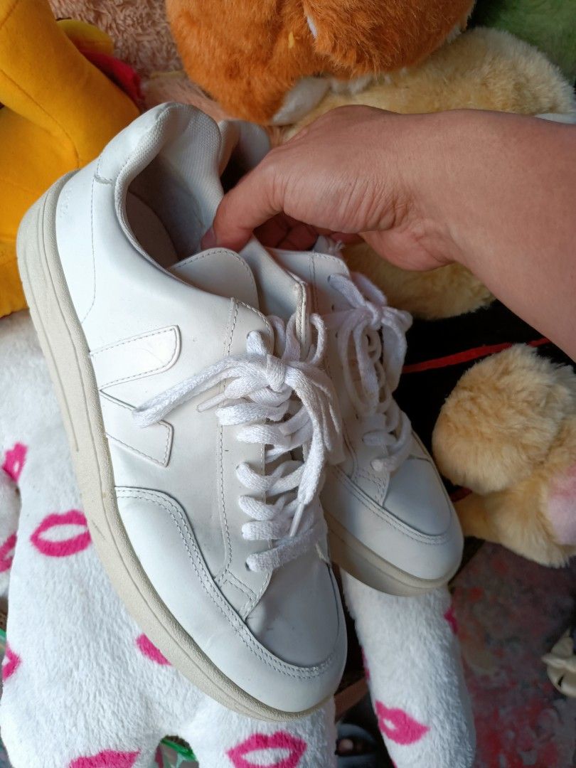 Veja V-12 Leather Sneakers White (Category: Sneakers) located in Manila. Submitted by pnjdianne25879 (Listing ID 1463429158, Image 1). Description: - White Veja V-12 sneakers - Genuine leather material - Classic lace-up, low-top design - Perfect for everyday wear - Minor scuffs on sole and toe area - Overall in decent, wearable condition.