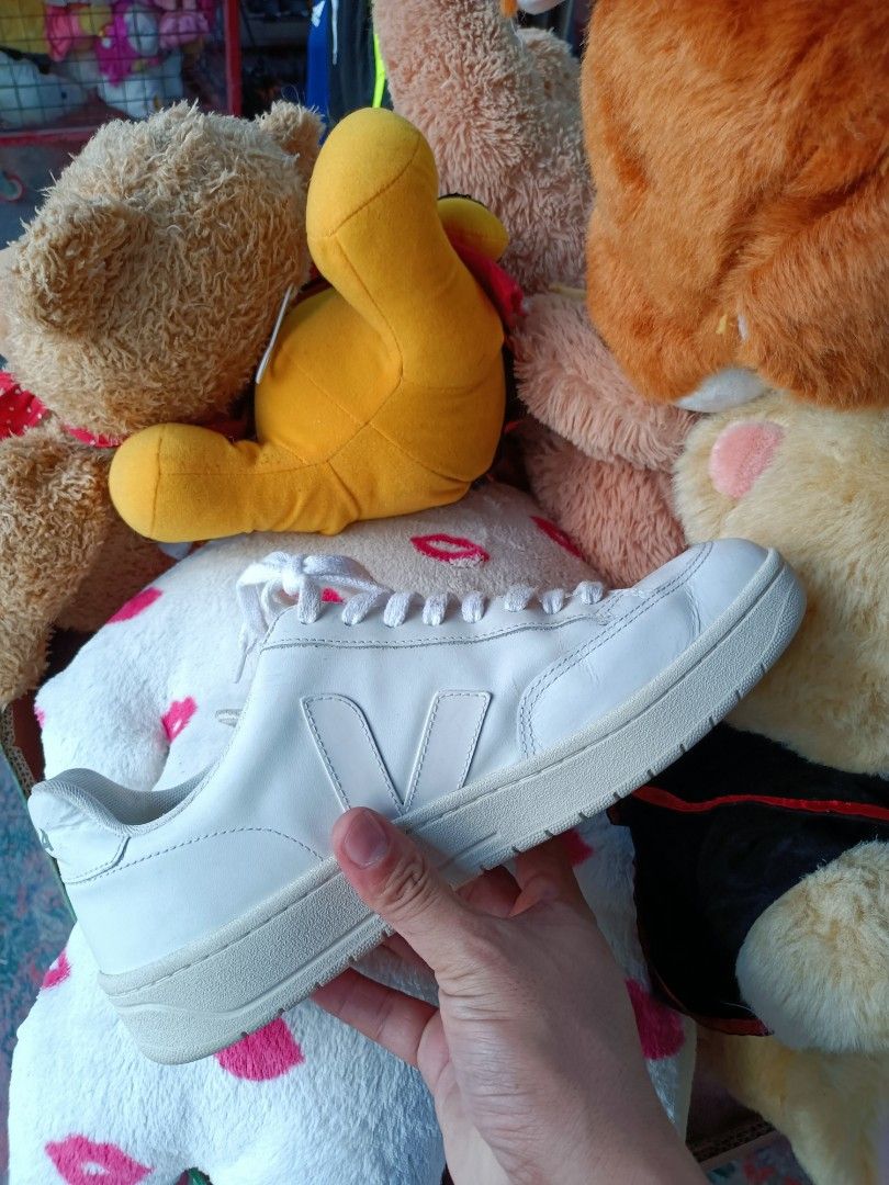 Veja V-12 Leather Sneakers White (Category: Sneakers) located in Manila. Submitted by pnjdianne25879 (Listing ID 1463429158, Image 2). Description: - White Veja V-12 sneakers - Genuine leather material - Classic lace-up, low-top design - Perfect for everyday wear - Minor scuffs on sole and toe area - Overall in decent, wearable condition.