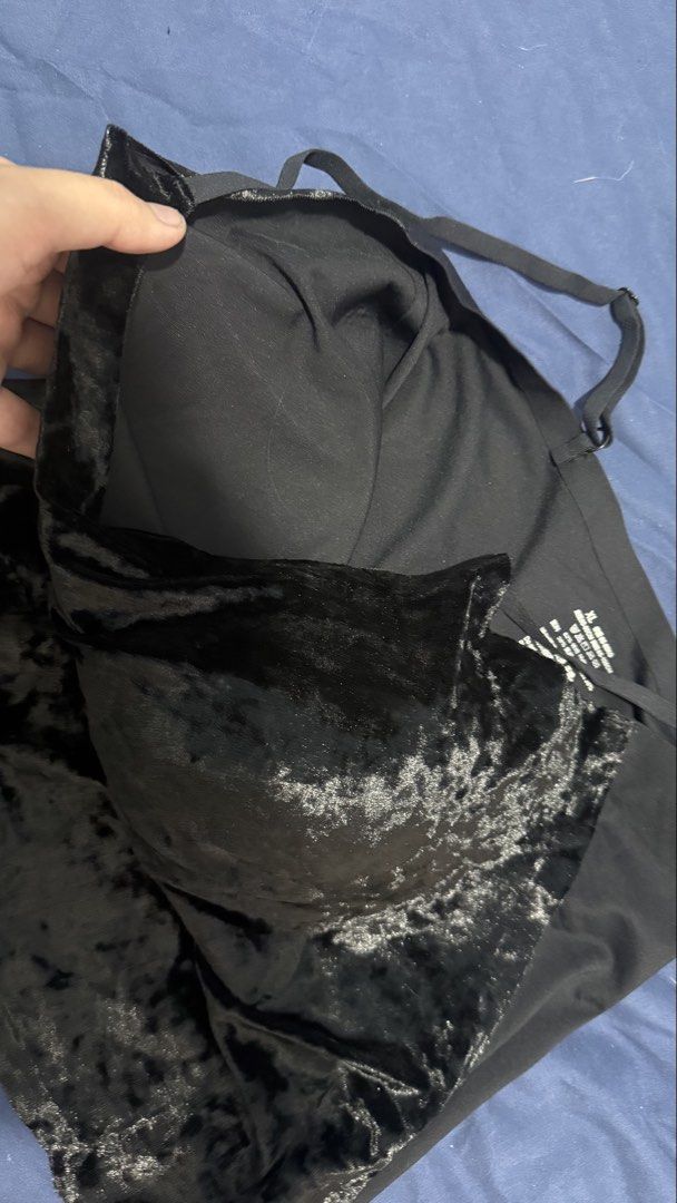 Velvet Padded Top (Category: Sleeveless) located in Quezon City. Submitted by dinesaur (Listing ID 1463374687, Image 2). Description: Freesize up to .