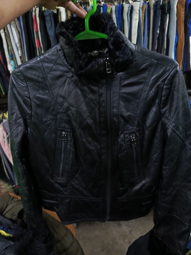 Verde Black Leather Fur Jacket XL (Category: Coats, Jackets and Outerwear) located in Cabatuan. Submitted by penthegreat (Listing ID 1463461185, Image 1). Description: - Size: XL - Material: Genuine Leather with Faux Fur Collar and Lining - Features: Quilted detail, Zipper closure, Zippered pockets - Lining: 100% Polyester, Cotton - Care: Dry cleanable, Warm iron. Do not bleach, wash, or expose to sun. - Style: Airliness storbe up.