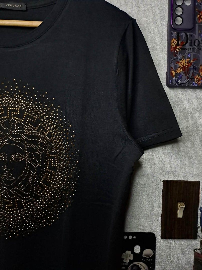 Versace Medusa Head (Category: Luxury Apparel) located in Quezon City. Submitted by yaseen73 (Listing ID 1463381124, Image 2). Description: Versace Embellished Medusa Motif Gold Toned Studded & and Crystal Logo Wearing Size : XL on Tag Dimensions : Please Refer to the Photo Color Rate : 9.9/10 Pristine Condition or Best Offer MOP : G C A S H B A N K T R A N S F E R Courier : J&T Lalamove Seller's Location : 📍Brgy. Pansol, Q.C.