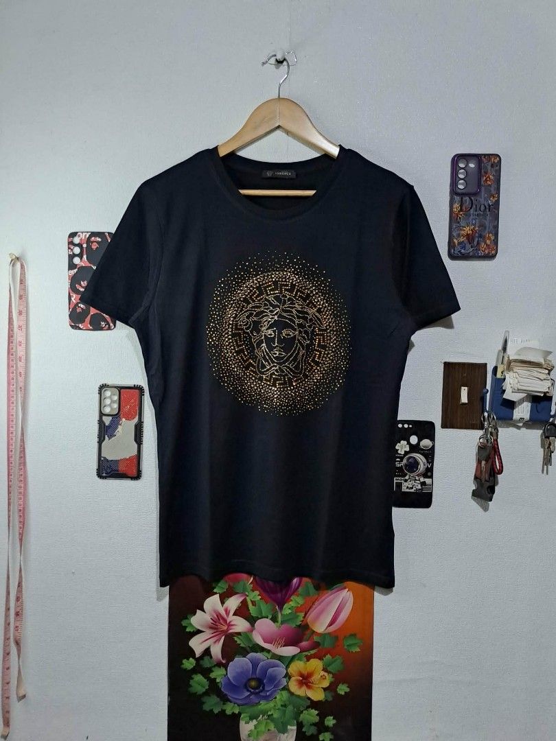 Versace Medusa Head (Category: Luxury Apparel) located in Quezon City. Submitted by yaseen73 (Listing ID 1463381124, Image 1). Description: Versace Embellished Medusa Motif Gold Toned Studded & and Crystal Logo Wearing Size : XL on Tag Dimensions : Please Refer to the Photo Color Rate : 9.9/10 Pristine Condition or Best Offer MOP : G C A S H B A N K T R A N S F E R Courier : J&T Lalamove Seller's Location : 📍Brgy. Pansol, Q.C.