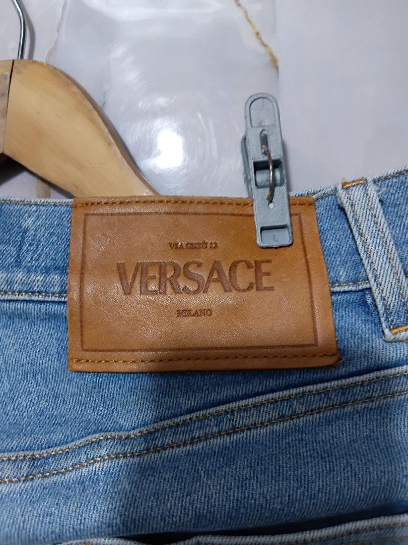 VERSACE MILANO JEANS SIZE W28 L37 (Category: Jeans) located in General Mariano Alvarez. Submitted by adonid (Listing ID 1463422731, Image 3). Description: VERSACE MILANO JEANS SIZE W28 L37 SIGN OF USAGE LOC. GMA, CAVITE PHP 800.