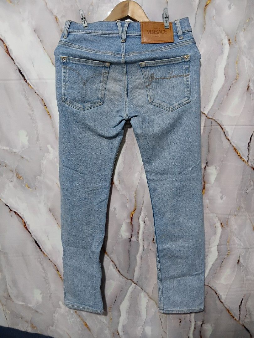 VERSACE MILANO JEANS SIZE W28 L37 (Category: Jeans) located in General Mariano Alvarez. Submitted by adonid (Listing ID 1463422731, Image 2). Description: VERSACE MILANO JEANS SIZE W28 L37 SIGN OF USAGE LOC. GMA, CAVITE PHP 800.