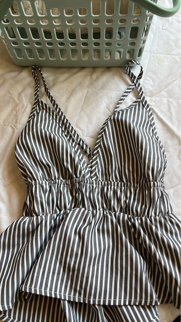 VEST TOP AND HALTER TOP (BUNDLE) (Category: Others Tops) located in Cauayan City . Submitted by declutterdarling (Listing ID 1463486824, Image 2). Description: Get these 2 items for only ₱399! 😍 🧺 Size: S ❤️Reason for selling: Decluttering 📦Delivery fee: Shouldered by the buyer 👗Actual item shown in the photos ! Please check the size and details carefully before purchasing. 🧾 MOP: GCASH ONLY/ NO COD Message me if interested!.