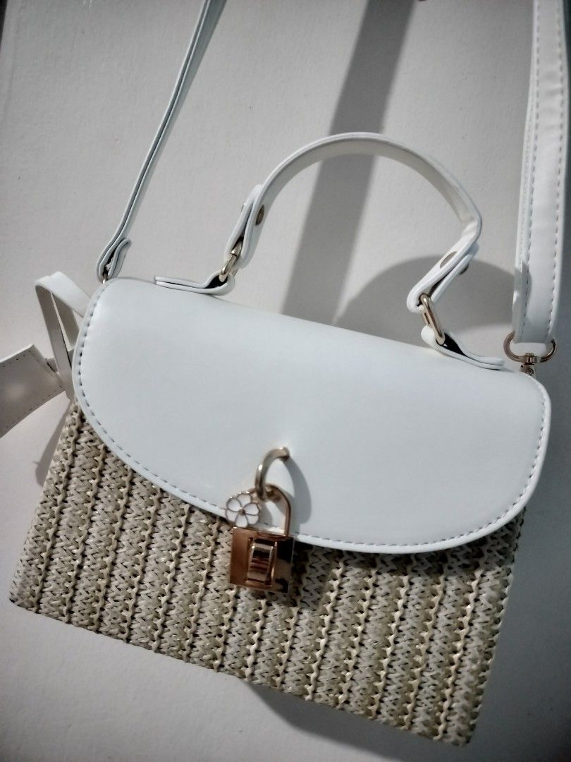 Vietnam Rattan Sling Bag (Category: Shoulder Bags) located in Las Pinas. Submitted by iamgrasyaa29 (Listing ID 1463477852, Image 1). Description: .
