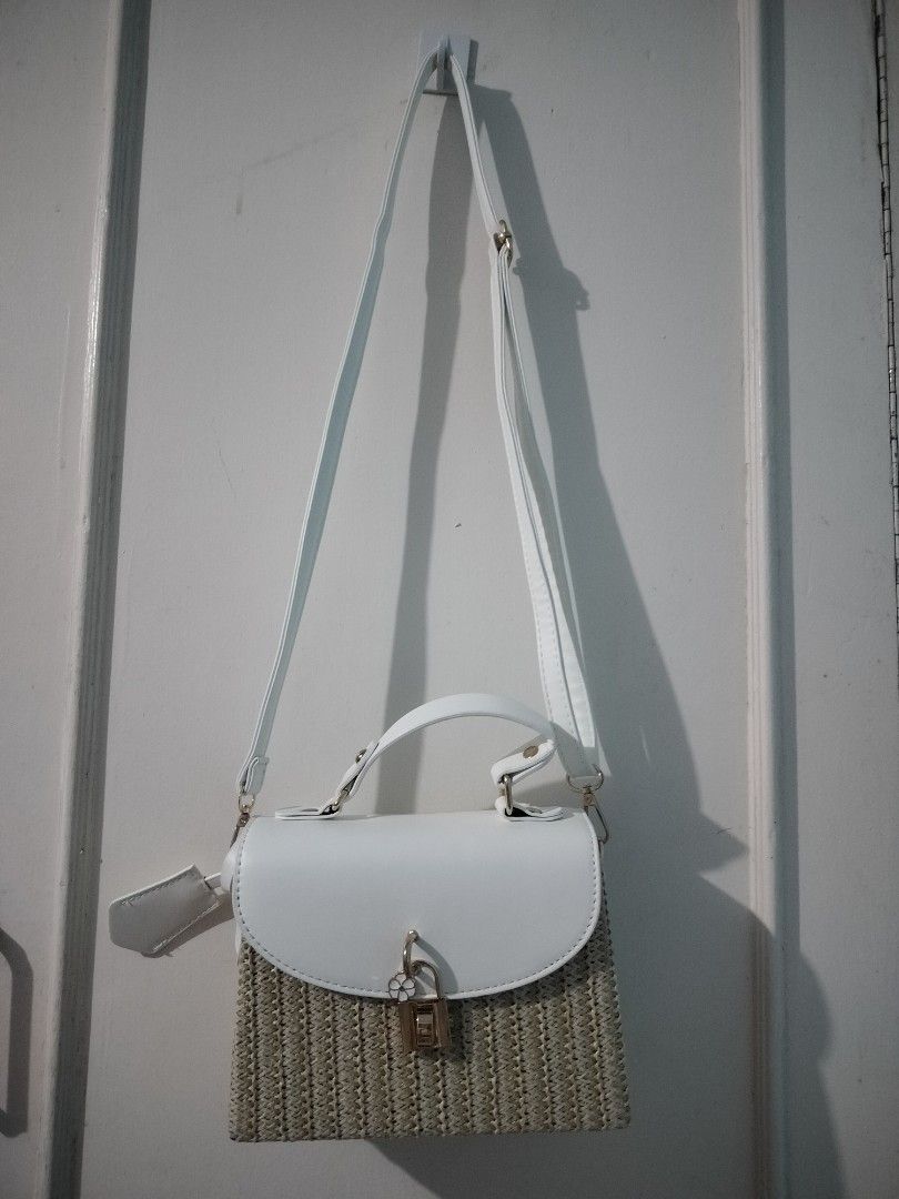 Vietnam Rattan Sling Bag (Category: Shoulder Bags) located in Las Pinas. Submitted by iamgrasyaa29 (Listing ID 1463477852, Image 2). Description: .