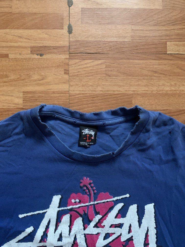 vintag stussy “aloha” (Category: Tshirts & Polo Shirts ) located in Davao. Submitted by oplangtungyang (Listing ID 1463338431, Image 3). Description: width: 21” length: 30” distressed neckline, good fade, crack prints, minimal holes ₱1,500shipped or offer(+sf).