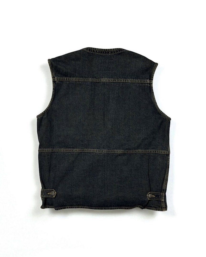 Vintage Denim Utility Vest (Category: Vests) located in Las Pinas. Submitted by rtmrz (Listing ID 1463385991, Image 2). Description: Vintage 90s ZIPPO Multi-Pocket Denim Utility Vest Chest: 22 inches Front Length: 27 inches Shoulder-to-Shoulder: 17 inches RFS: Decluttering 📍Las Piñas Payment via Gcash or bank transfer. Shipping via Lalamove or J&T (buyer shoulders shipping cost) .