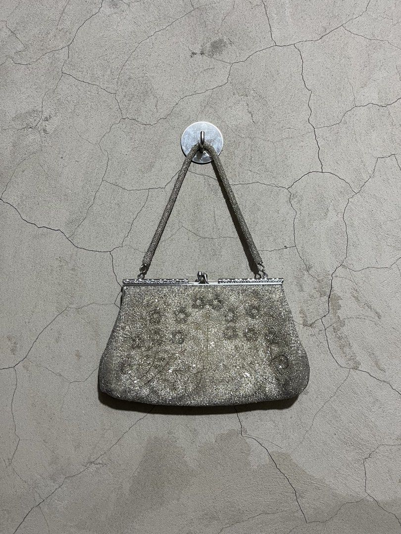 vintage beaded evening purse (Category: Purses & Pouches) located in Cagayan de Oro. Submitted by vintagevvvictim (Listing ID 1463481313, Image 1). Description: free for a purchase of ₱5,000 up!.