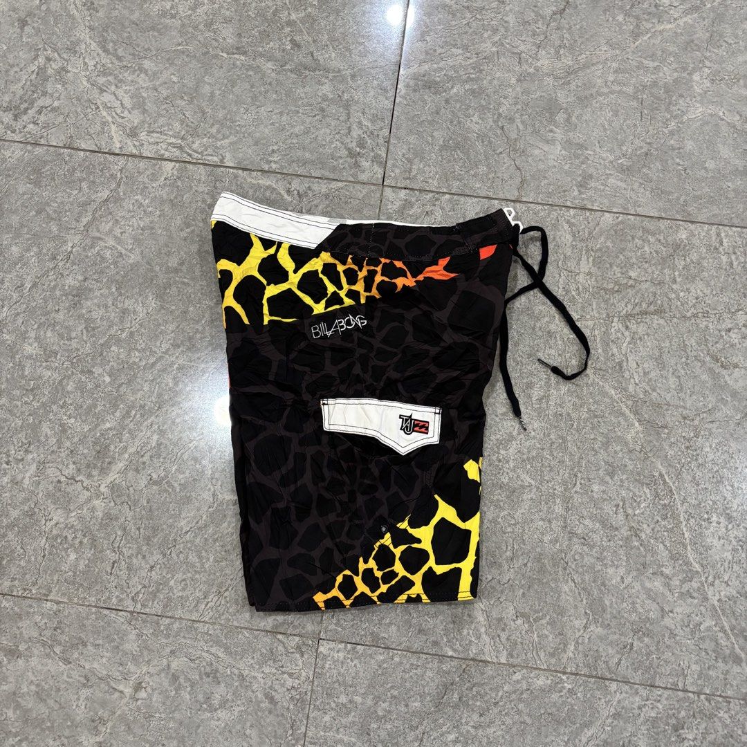 Vintage Billabong BoardShort (Category: Shorts) located in Bacolod City. Submitted by Hanap_ukay (Listing ID 1463465053, Image 3). Description: Vintage Billabong BoardShort Size: 32 Length 21 Excellent Issue: See last pic 2,300.
