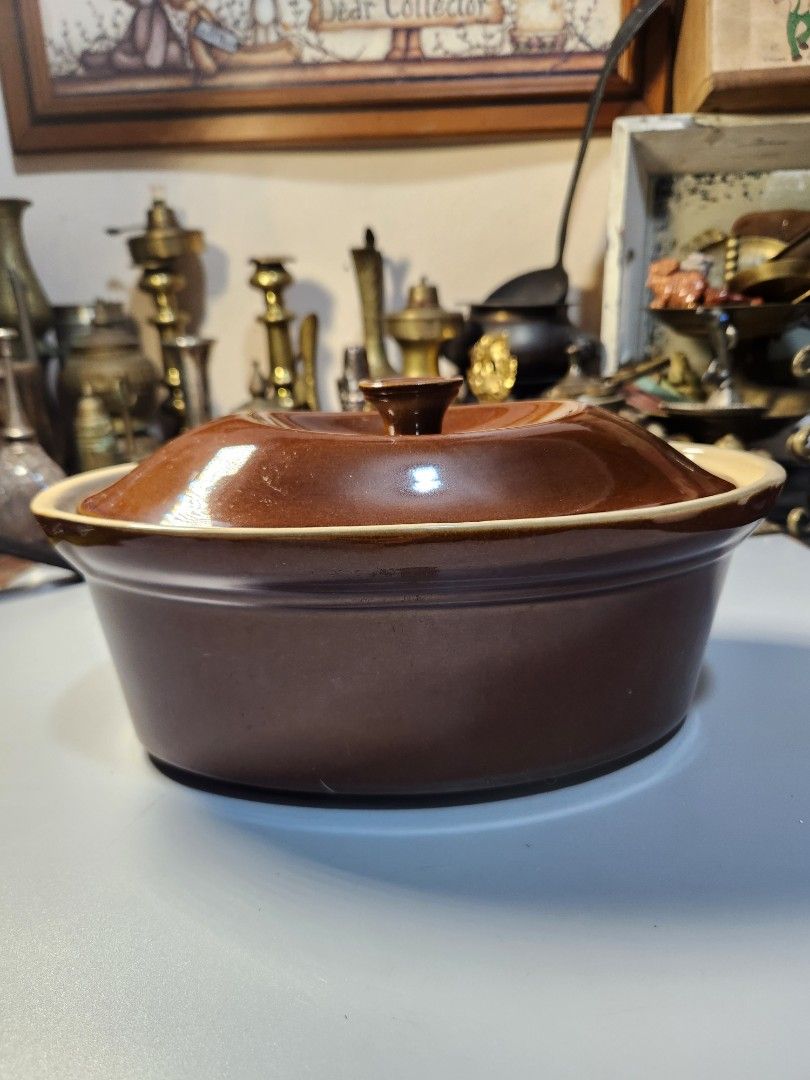 Vintage Brown Ceramic Casserole Dish with Lid (Category: Cookware & Accessories) located in Baguio. Submitted by tindahanbagtown2600 (Listing ID 1463529547, Image 1). Description: UK Surplus | Japan Surplus Container Items Location: Baguio City, Benguet 2600 Dropping | Meet-Up | Shipping Nationwide.