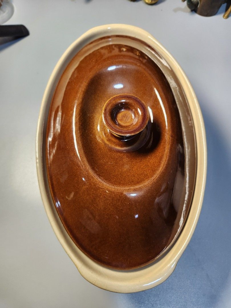 Vintage Brown Ceramic Casserole Dish with Lid (Category: Cookware & Accessories) located in Baguio. Submitted by tindahanbagtown2600 (Listing ID 1463529547, Image 2). Description: UK Surplus | Japan Surplus Container Items Location: Baguio City, Benguet 2600 Dropping | Meet-Up | Shipping Nationwide.