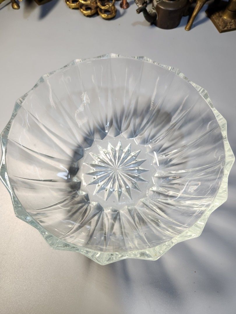 Vintage Clear Crystal / Pressed Glass Serving Bowl (Category: Vases & Decorative Bowls) located in Baguio. Submitted by tindahanbagtown2600 (Listing ID 1463530813, Image 2). Description: UK Surplus | Japan Surplus Container Items Location: Baguio City, Benguet 2600 Dropping | Meet-Up | Shipping Nationwide.